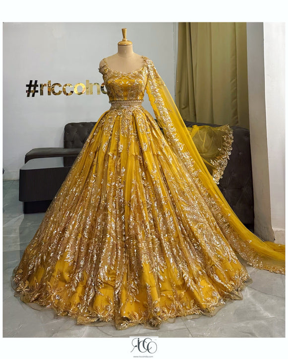 Ricco - Modern Indian fusion wear for #autumnwinter19 #indianfusionwear  #modernlehenga #riccoindia | Facebook